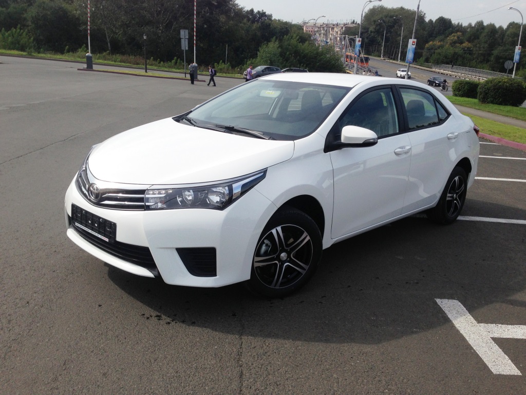 Toyota corolla (белая) Toyota corolla (белая)
